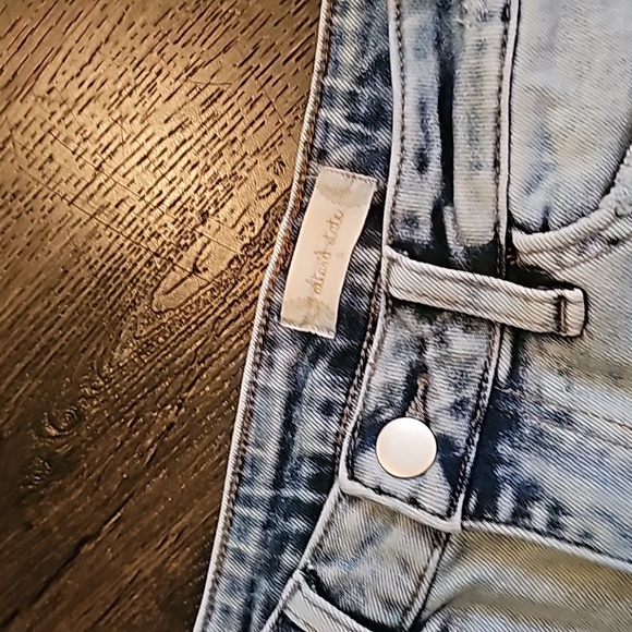 Altered state Women's jean shorts size S - Picture 2 of 4